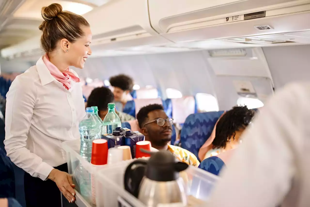 Hygiene beim Reisen: Diese Dinge im Flugzeug solltest du vermeiden