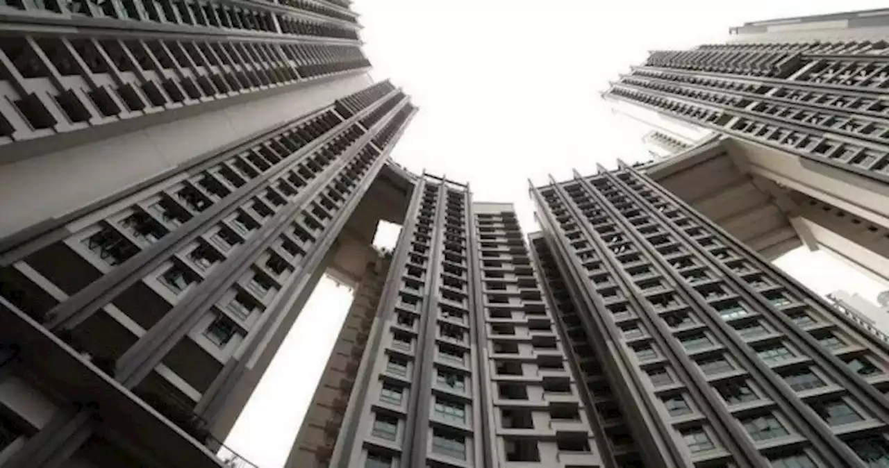 Strong winds blow away flower pots, topple over belongings left outside flats, say some SkyResidences @ Dawson residents