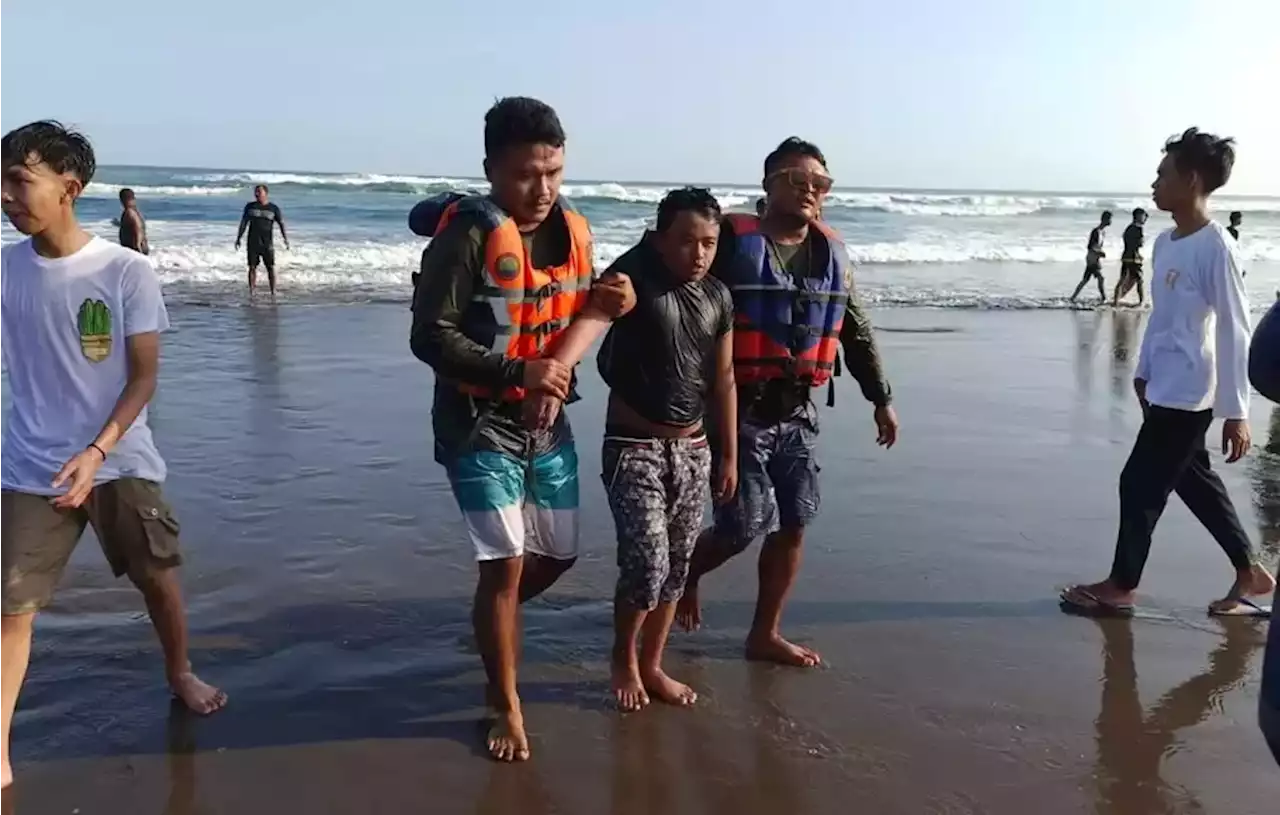 2 Wisatawan Nyaris Tenggelam Saat Berenang di Pantai Parangtritis