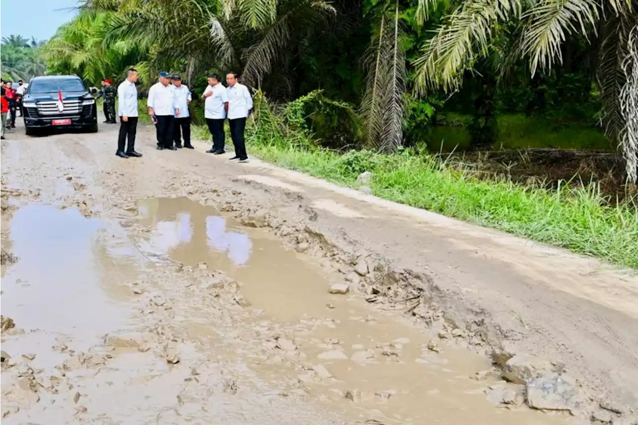 Usai Kunjungan Jokowi, 3 Daerah Dapat Anggaran Rp2,1 Triliun untuk Jalan Rusak