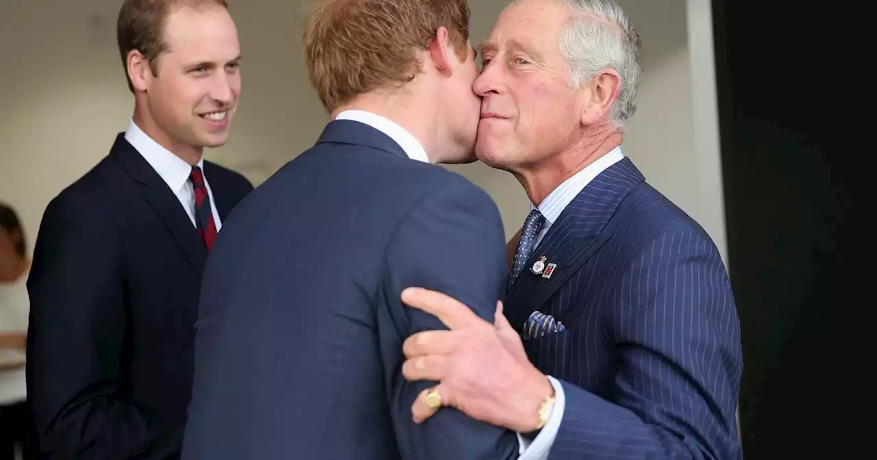 König Charles III.: Deutliches Zeichen: So ehrt er William und Harry