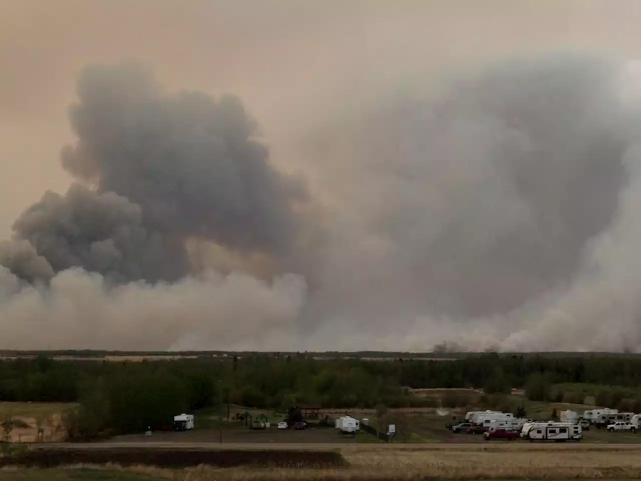 Alberta wildfires: Valleyview residents to return home