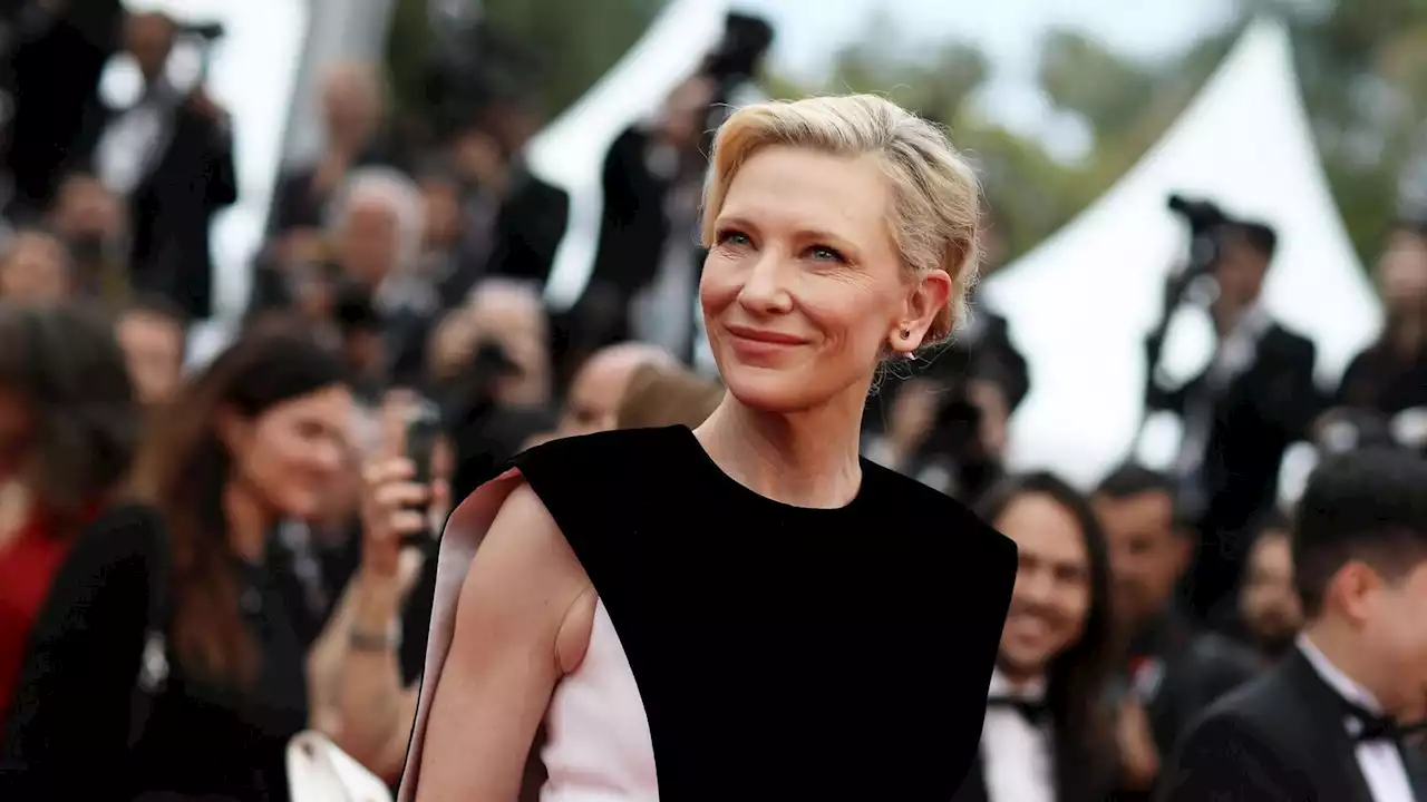 Cannes 2023 : Cate Blanchett marque le coup en robe cape, ce détail capillaire hyper tendance qui fa...