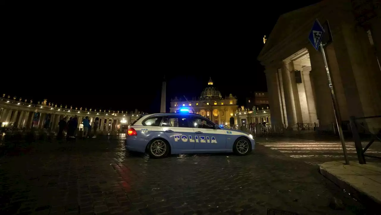 Vatikanstaat: Mann rast mit Auto durch Tor, Polizei stoppt ihn