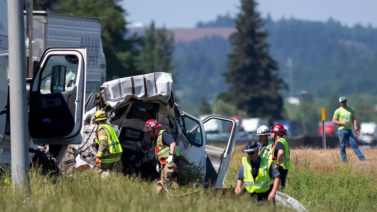 Albany, Oregon multi-vehicle crash on Interstate 5 leaves 7 dead, police say