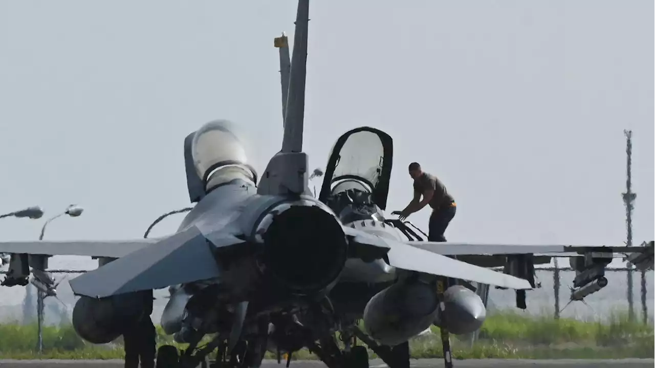 Guerre en Ukraine : après le feu vert américain, le Danemark annonce contribuer à former des pilotes ukrainiens sur les avions F-16