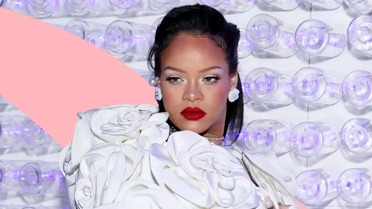 Rihanna shares naked maternity shoot photos from first pregnancy