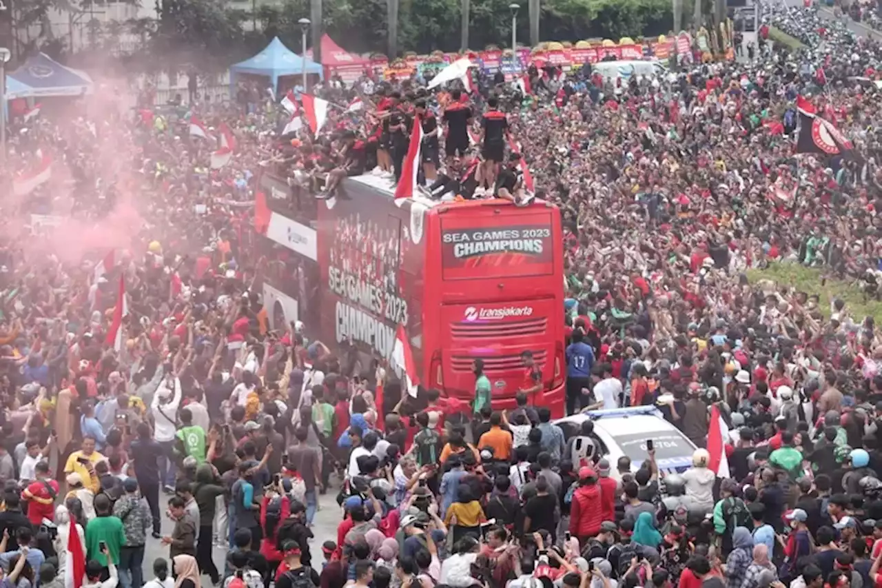 Sindikat Copet Bertebaran di Pesta Arak-arakan Kemenangan Timnas - Jawa Pos