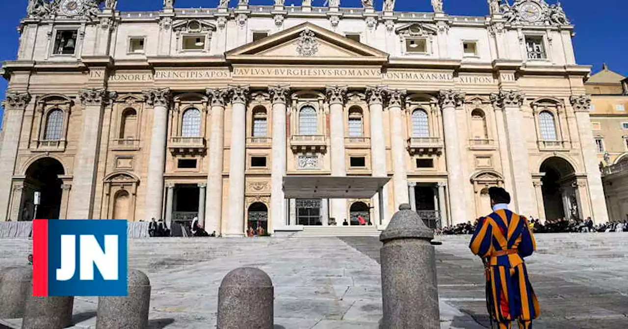 Homem detido depois de usar carro para forçar entrada no Vaticano