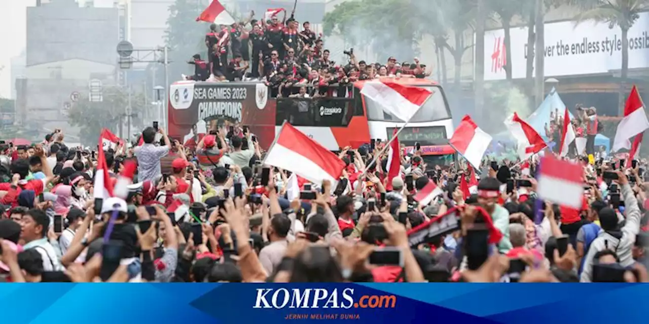 BERITA FOTO: Antusias Warga Sambut Pawai Garuda Muda di Bundaran HI