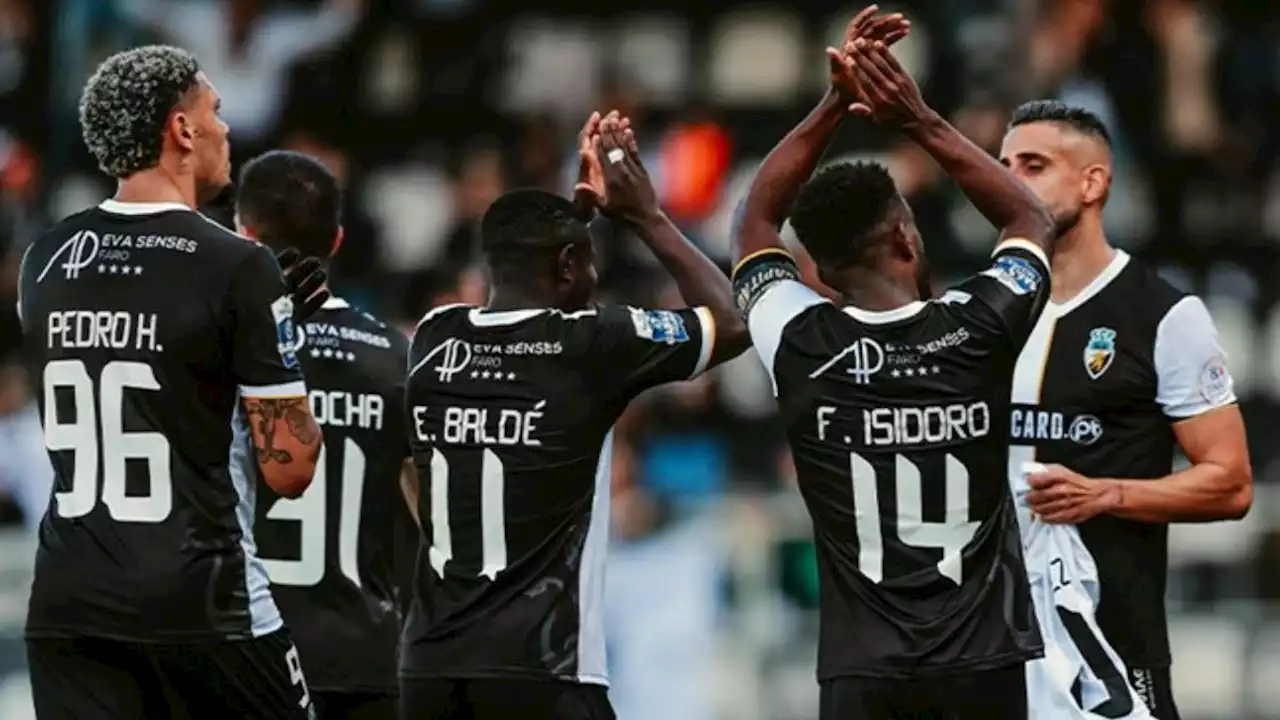 Farense vence no Seixal com golo aos 90+6m e está mais perto da subida