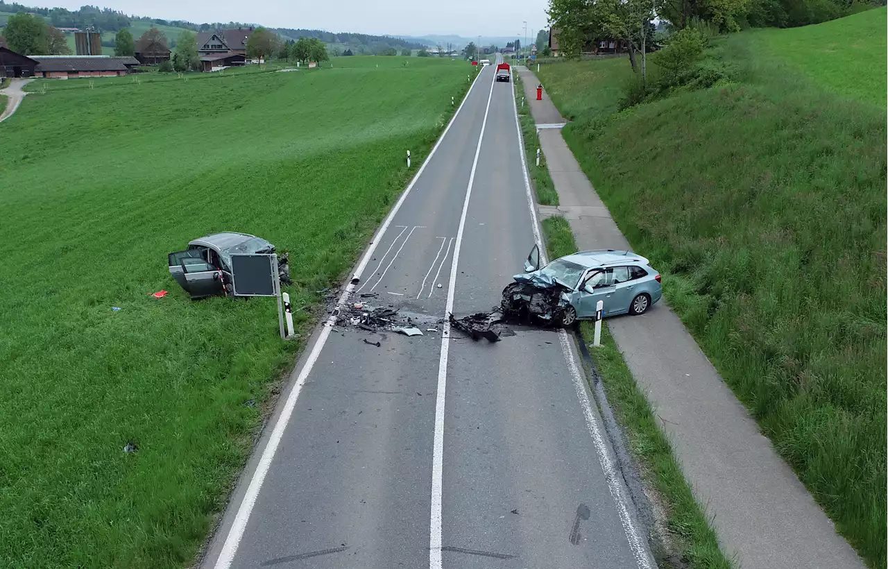 Ruswil LU: Frontalkollision zwischen zwei Autos – vier Personen erheblich verletzt