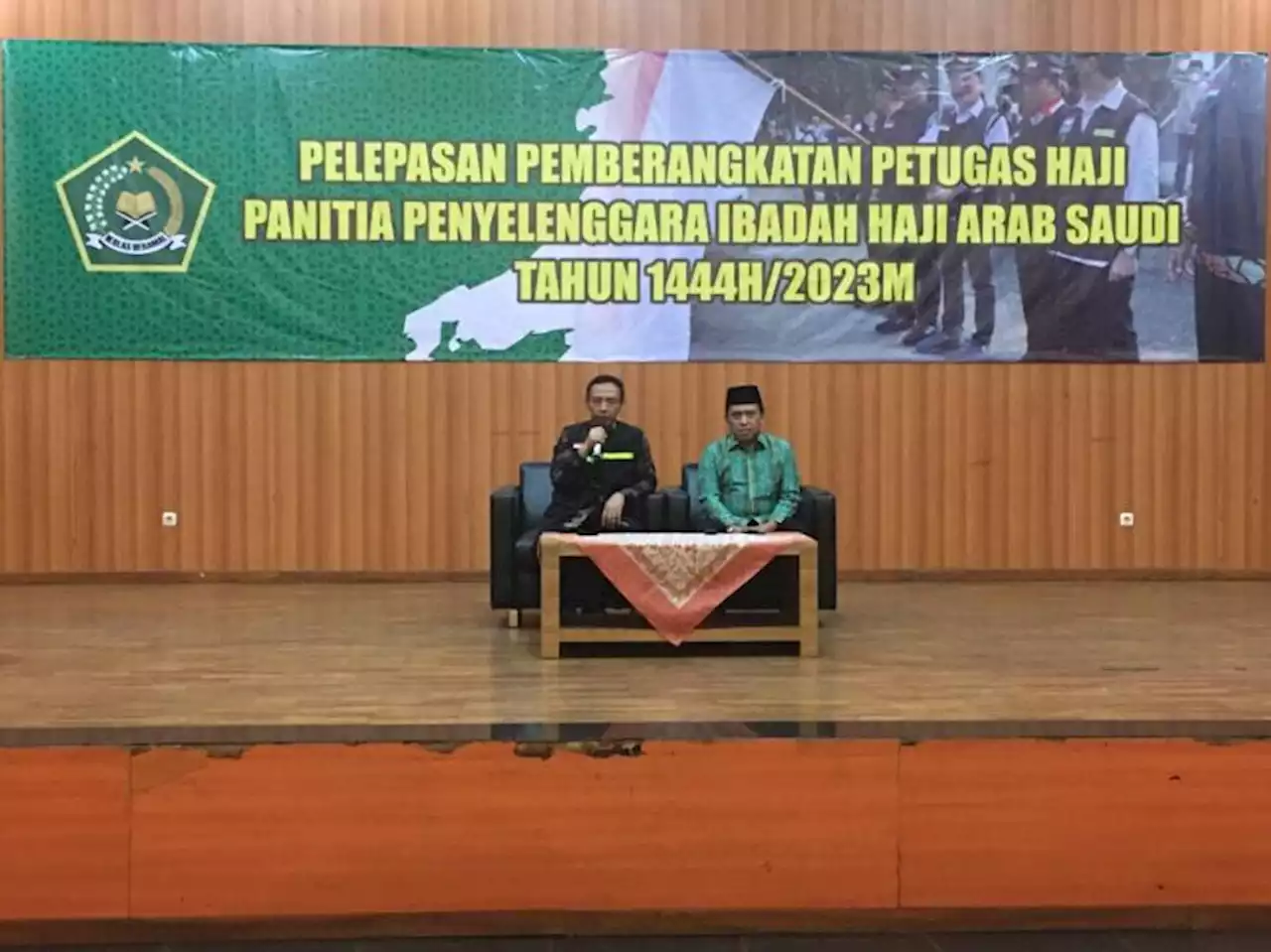 Petugas Haji Diminta Perlakukan Jamaah Layaknya Orang Tua Sendiri |Republika Online