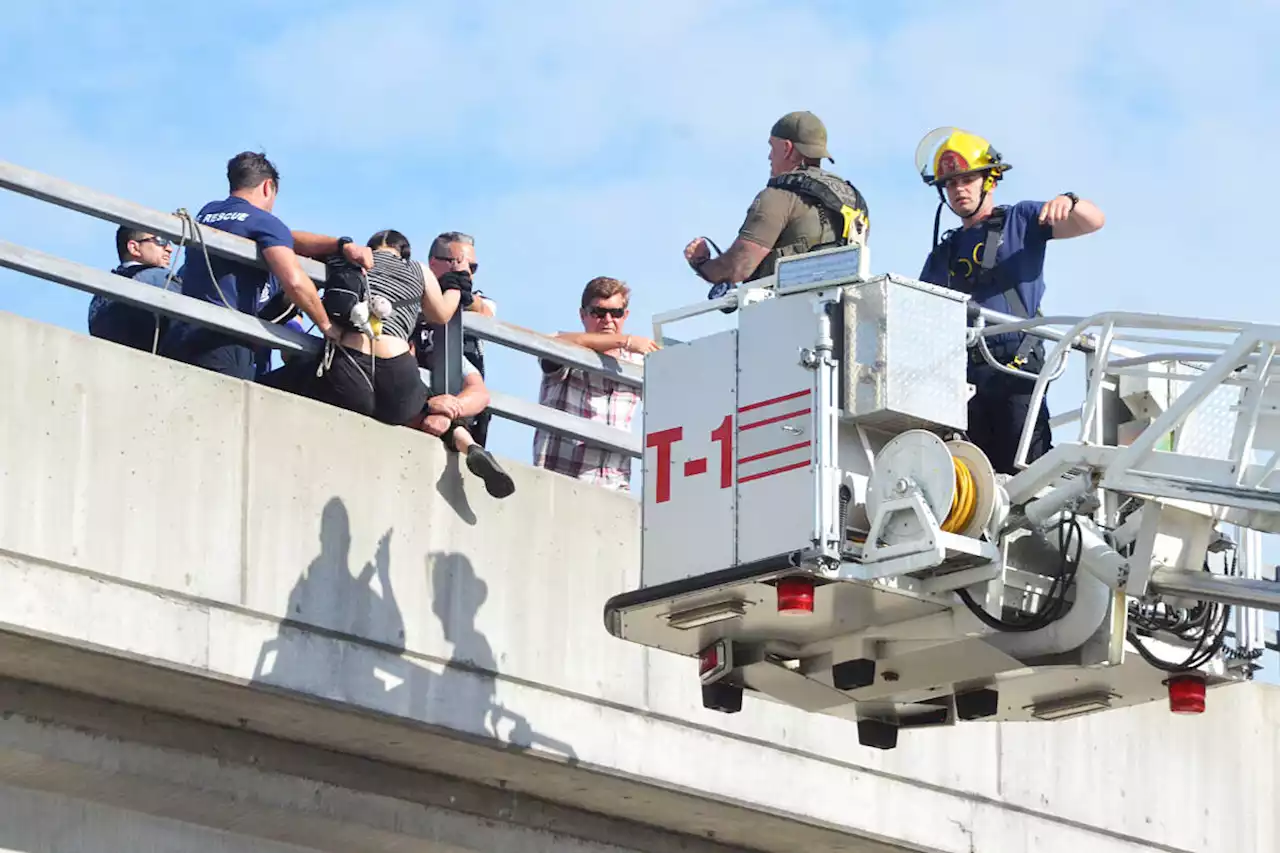 VIDEO: Woman hanging from Langley overpass railing rescued - Terrace Standard