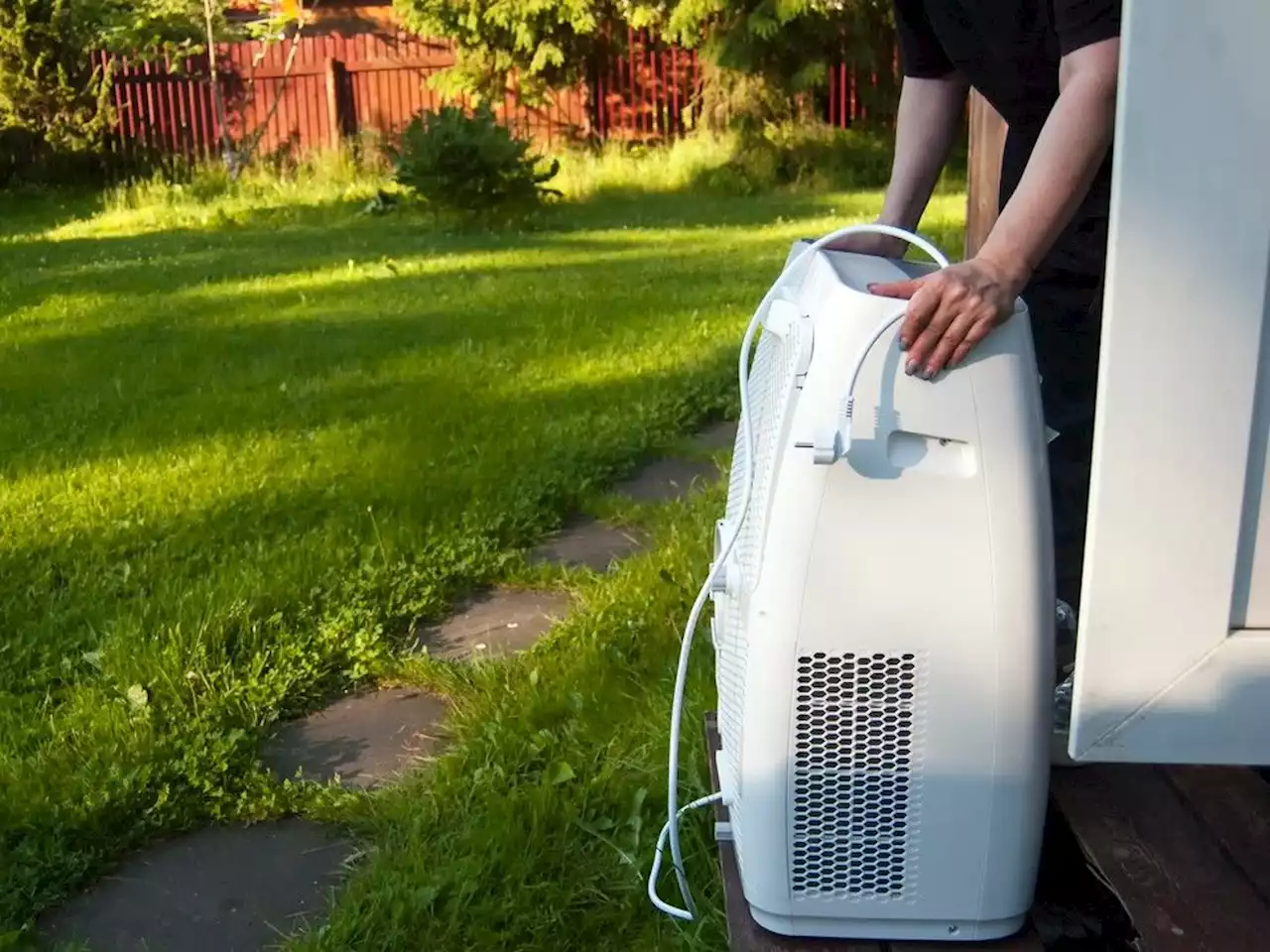 U.S. neighbours to distribute 23,000 air conditioners to vulnerable residents by this year, while B.C. has no plan