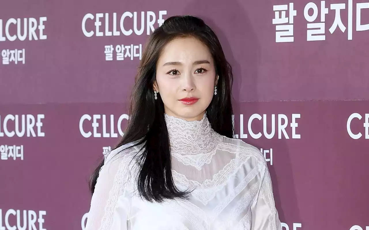 Sudah 43 Tahun, Kim Tae Hee Tampil Cantik Seperti Masih Umur 20-an di Event Terbaru