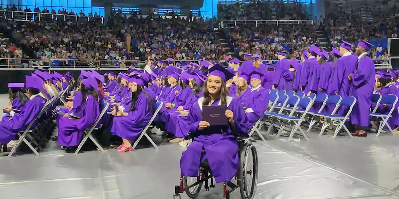 Teen who lost both her legs in horrific crash graduates high school