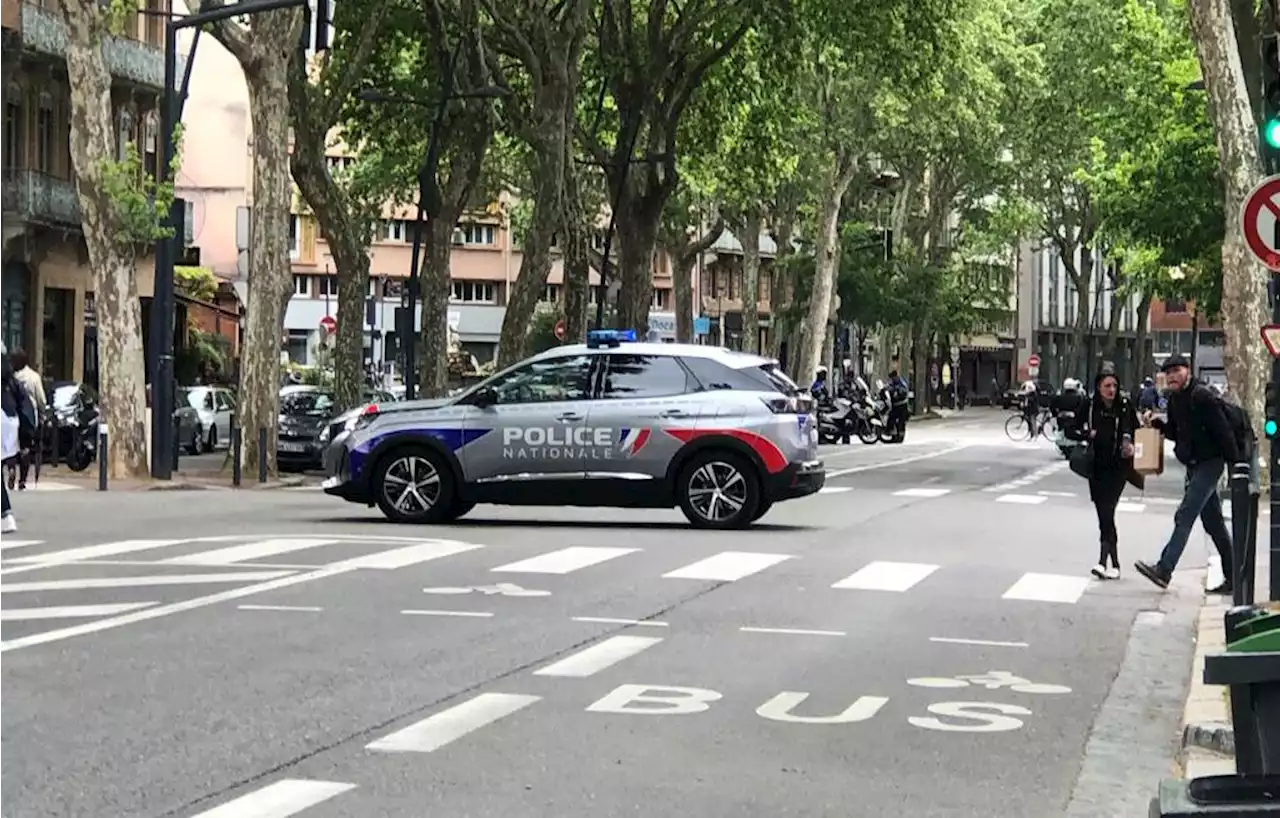 A Toulouse, une manifestante provoque un accident qui blesse deux policiers