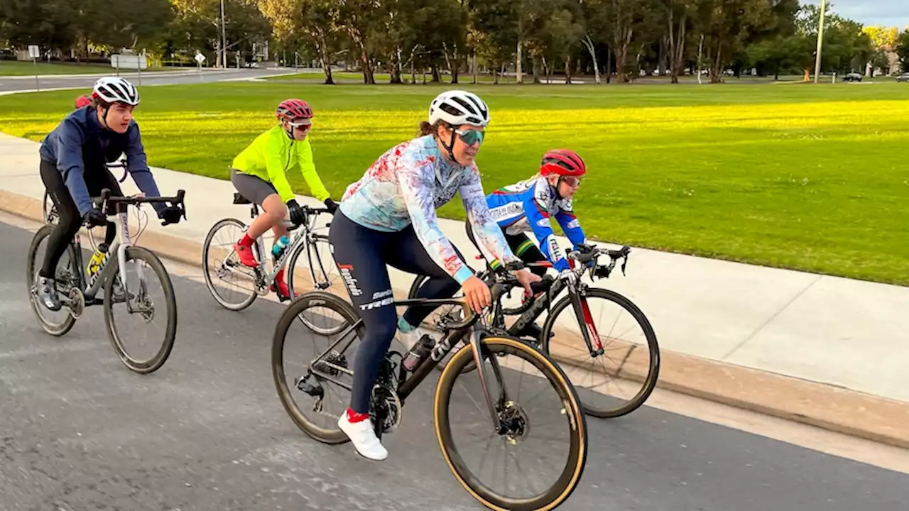 ACT cycling group suggests lowering speed limit to 30kph in Canberra's suburbs