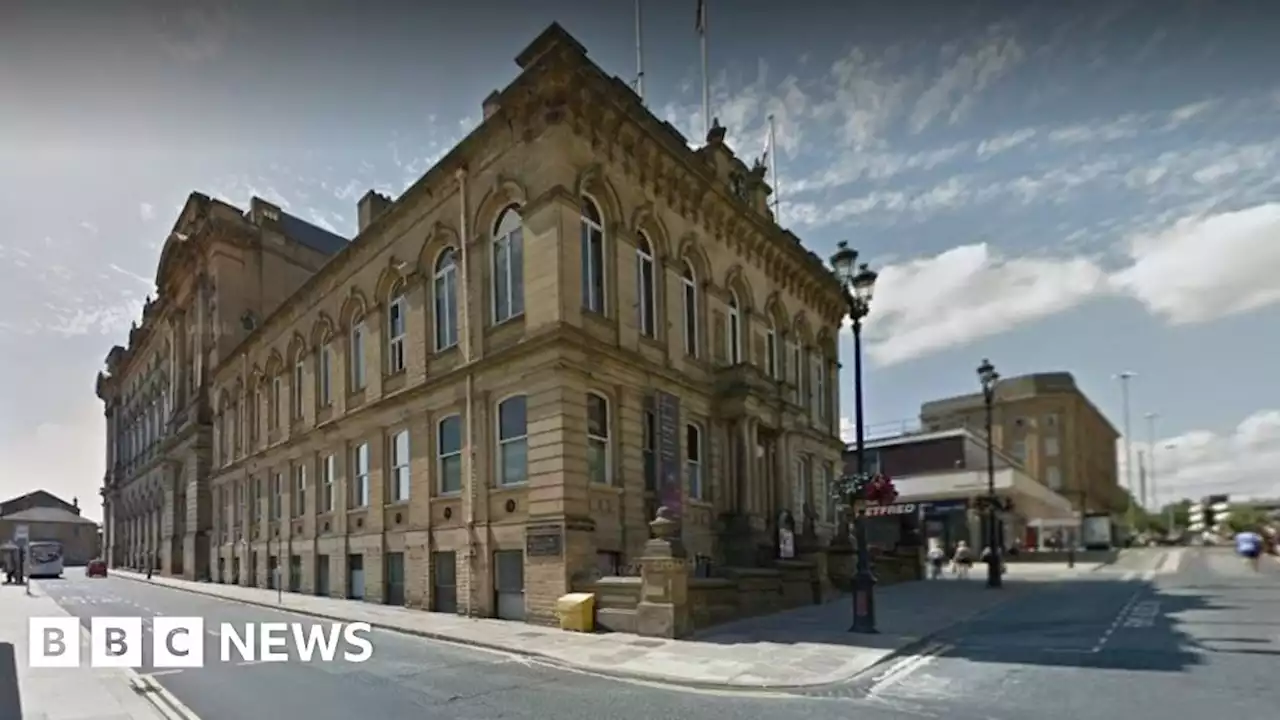 Huddersfield Town Hall £2.5m repair work gets under way