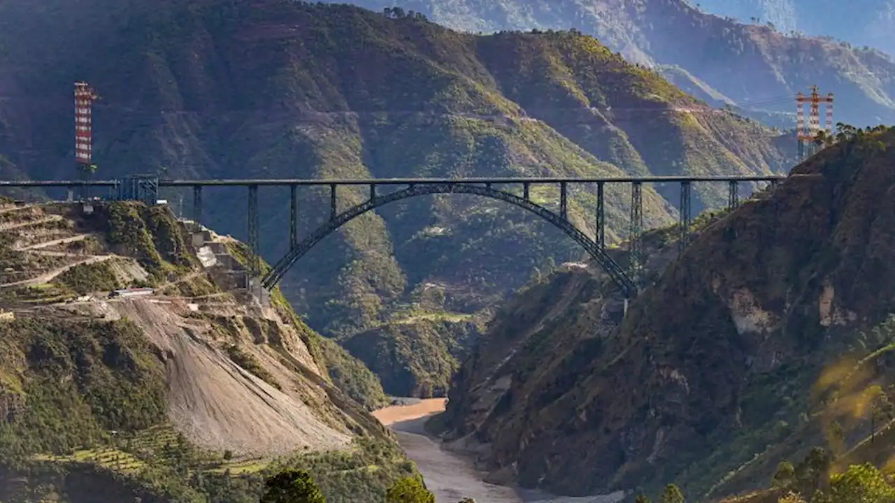 Taller than the Eiffel Tower, India constructs world's highest railway bridge in Kashmir | CNN