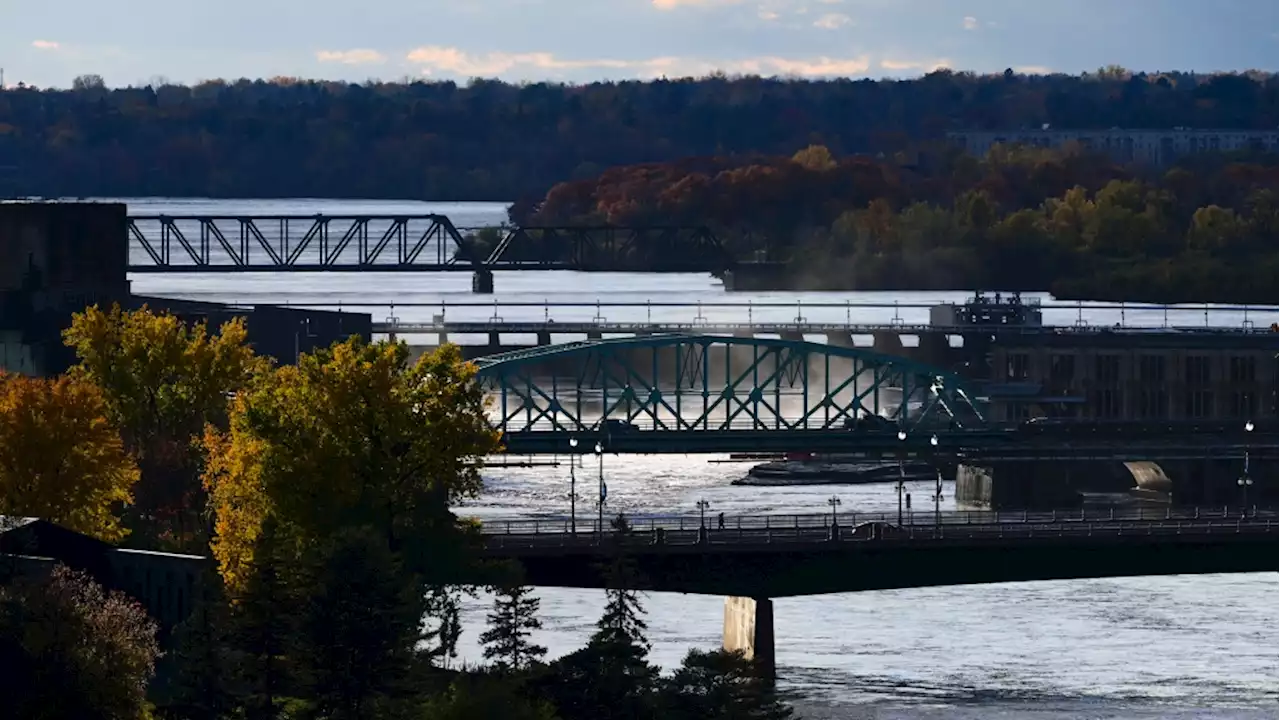 Rising water levels closing Chaudiere Crossing, delaying Friday reopening