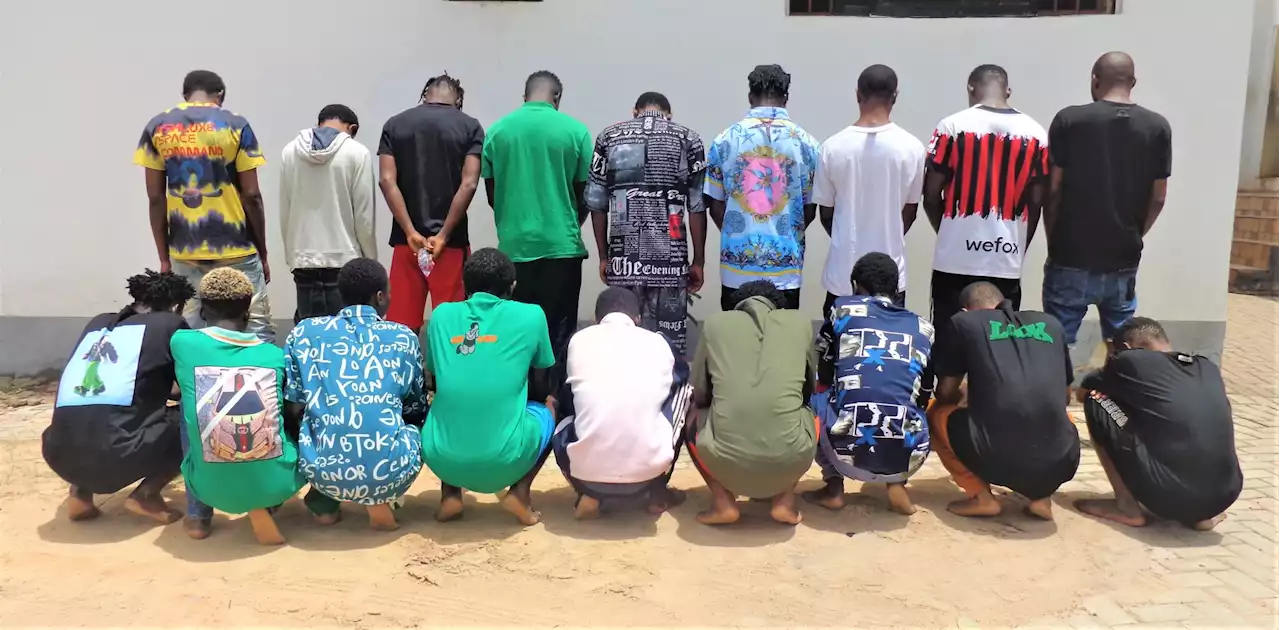 Enugu: EFCC arrest 13 suspected 'Yahoo boys' in school