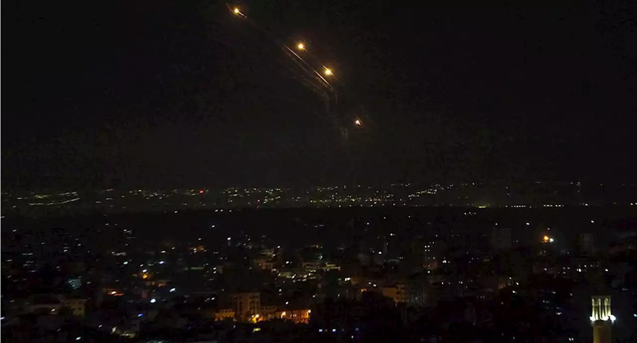 Lanzan más de 20 cohetes desde Gaza hacia Israel; reportan tres heridos