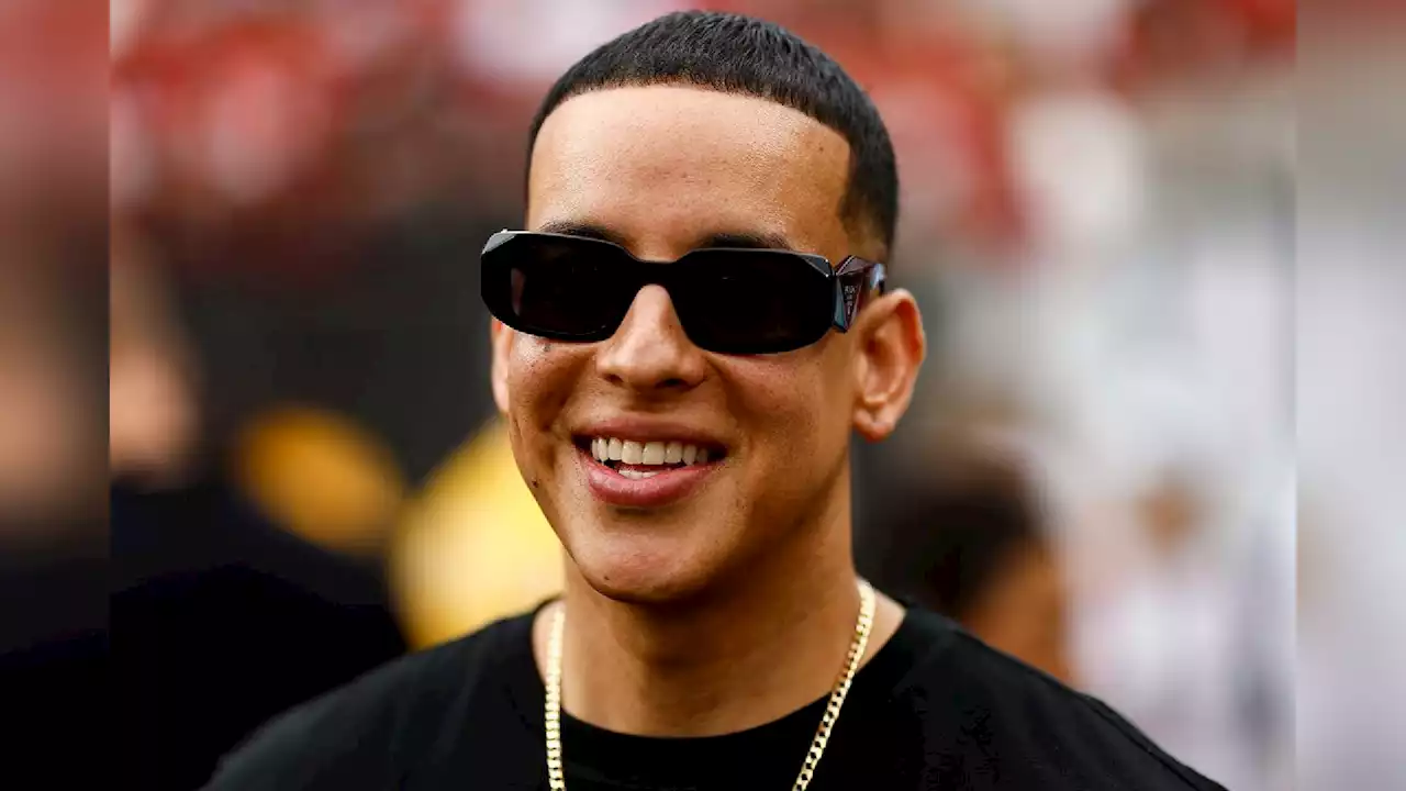 Daddy Yankee firma para ser productor de la serie ‘Neon’ de Netflix