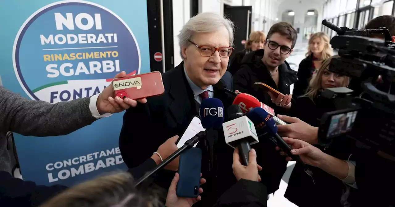 Lombardia, Sgarbi non può fare il consigliere regionale e il sottosegretario: 'Incompatibile'. Lui: 'Lascio il seggio in Regione' - Il Fatto Quotidiano