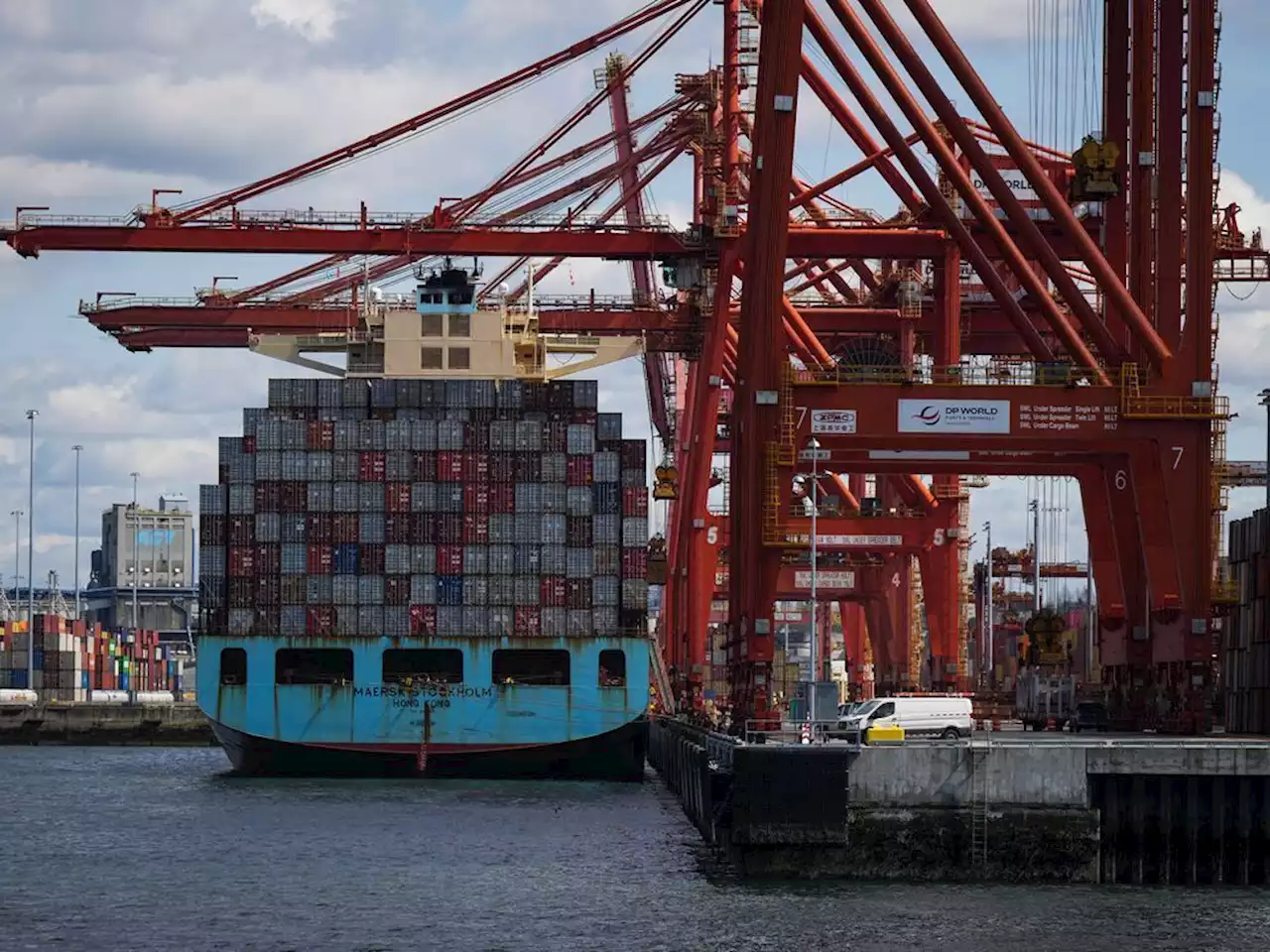 Vancouver port traffic dips in 2022, as slowing imports hint at economic downturn to come