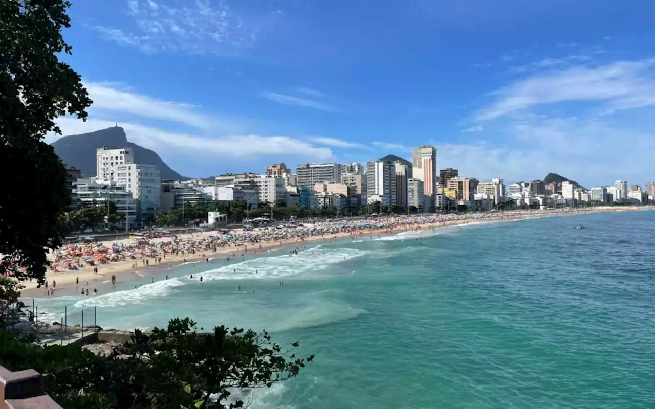 Cariocas aproveitam dia ensolarado e lotam praias do Rio | Rio de Janeiro | O Dia