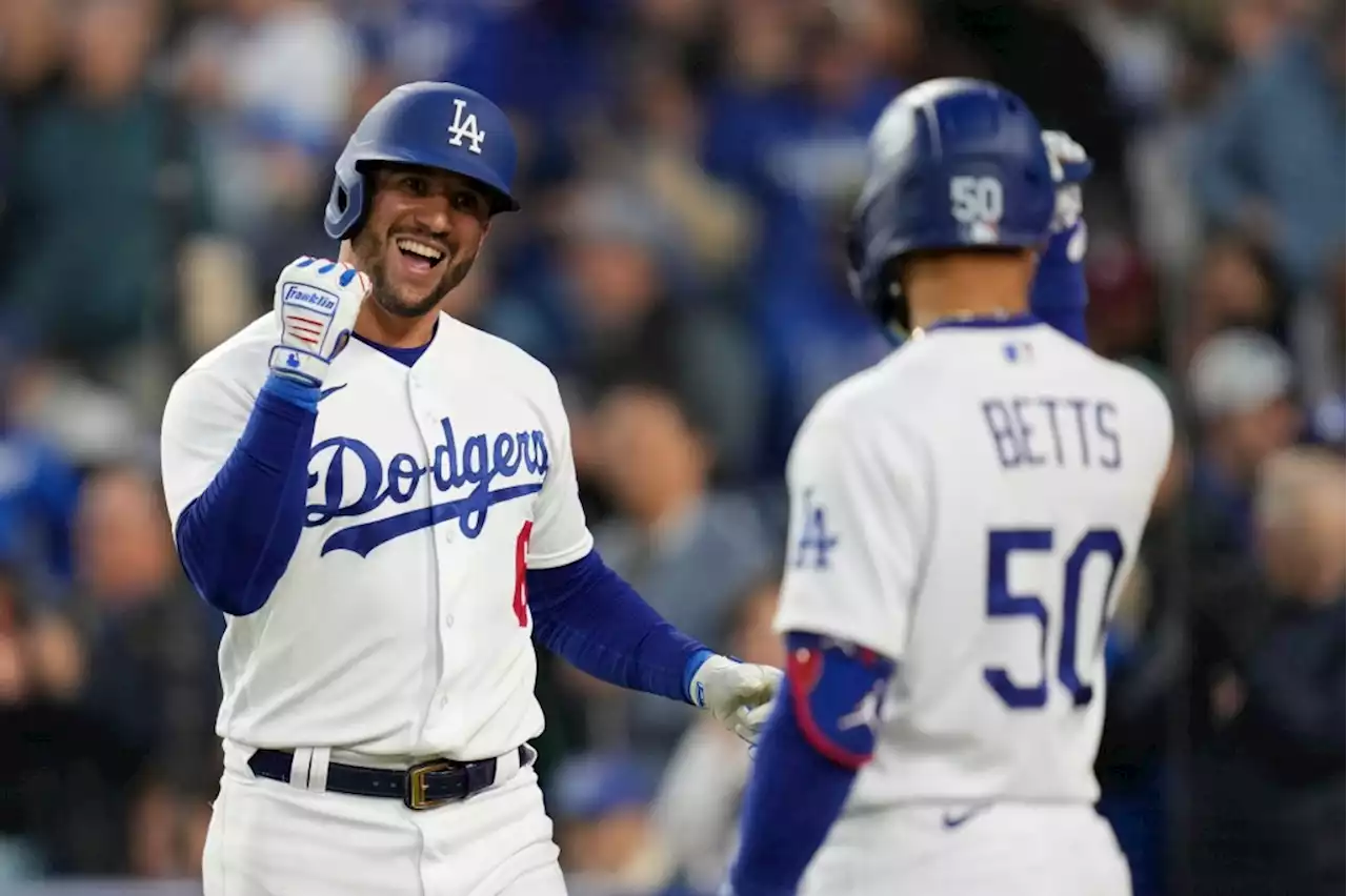 Dodgers win 4th straight, hit 4 home runs against Phillies