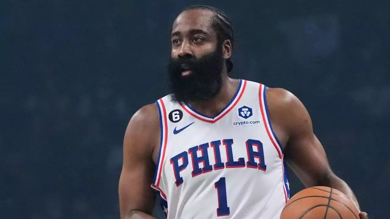 NBA: el extravagante look de James Harden para ir a la cancha