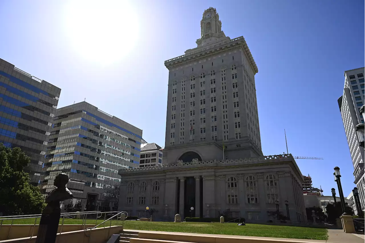 Oakland Mayor Proposes Hiring Freeze, Delaying Programs to Balance Next Budget