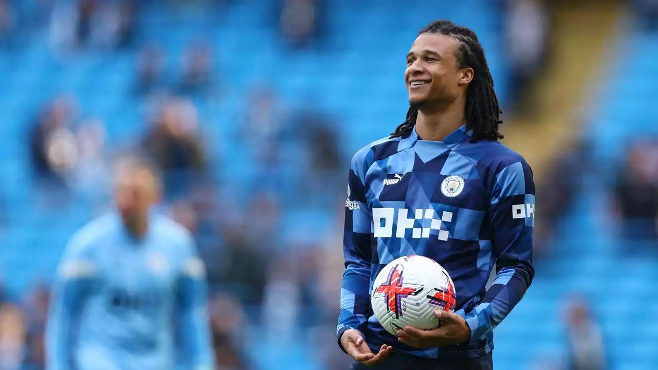 Aké op tijd hersteld voor jacht op zeldzame treble met Manchester City