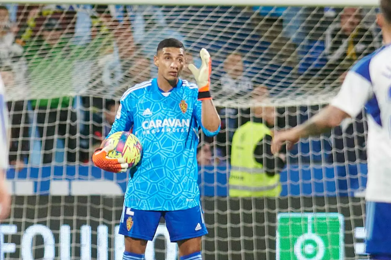 Gabriel Fuentes se puso los guantes y fue arquero unos minutos en partido del Zaragoza - Pulzo