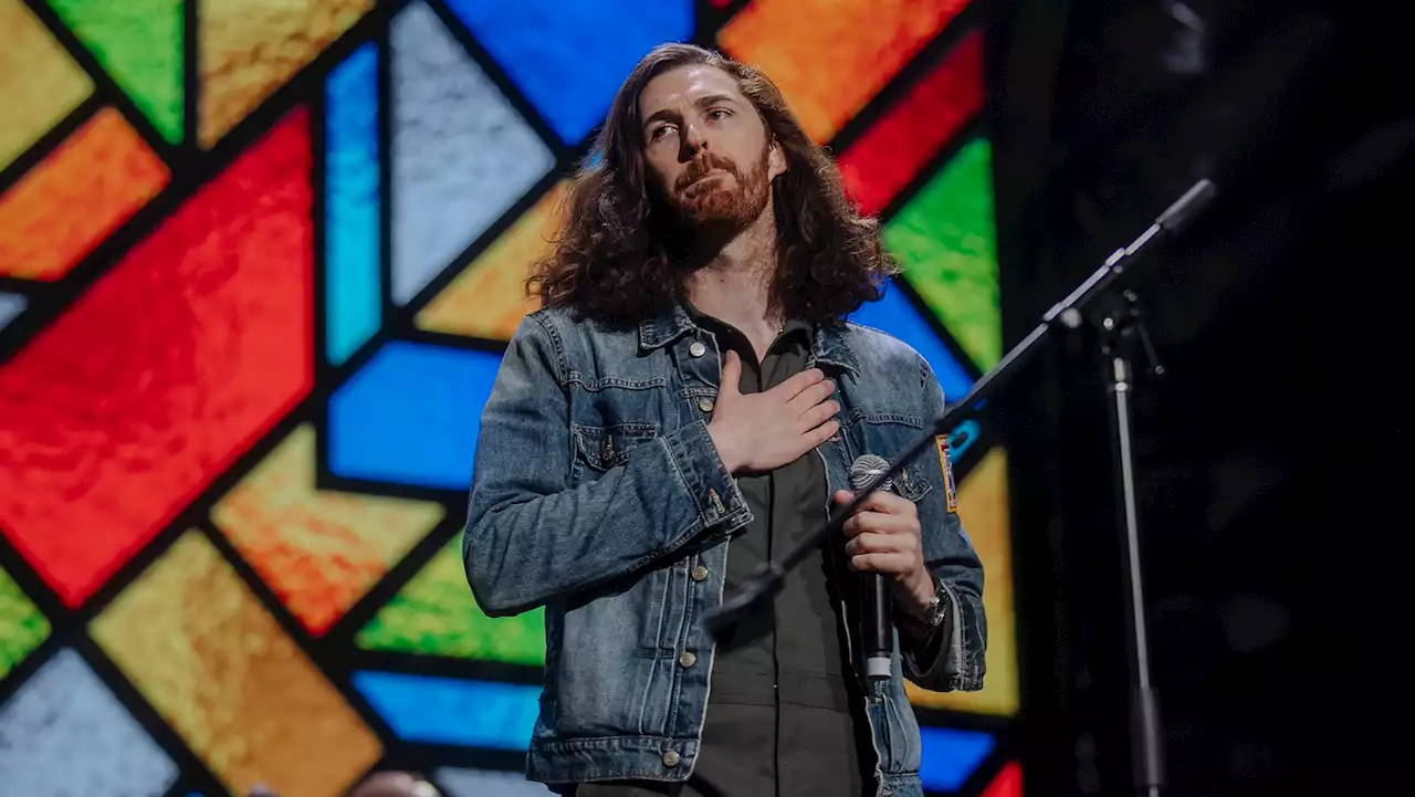 Accidental Sapphic Icon Hozier Stands With His LGBTQI+ Fans