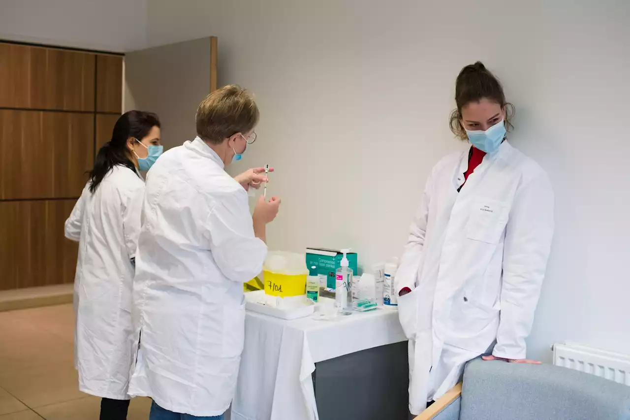 Covid-19 : les soignants non-vaccinés réintégrés à la mi-mai, annonce François Braun