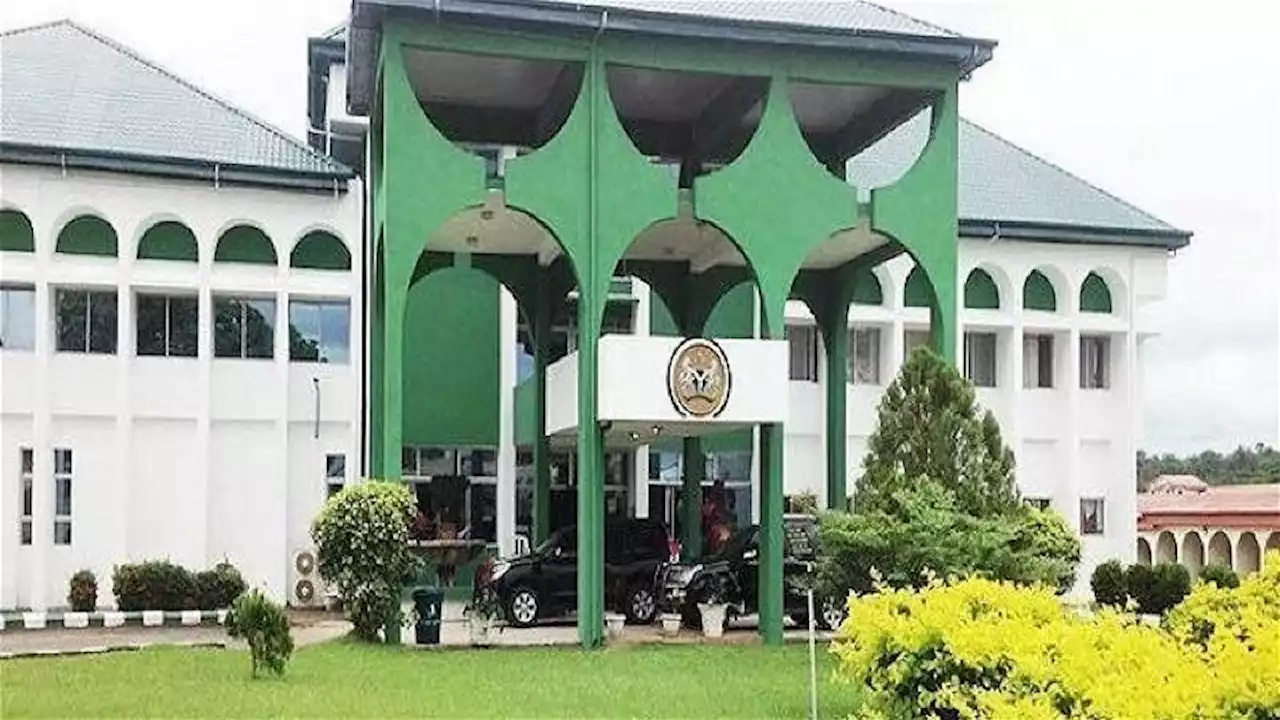 Police Seal Off Abia Assembly Complex As Lawmakers Impeach Ex-Governor Orji’s Son As Speaker | Sahara Reporters