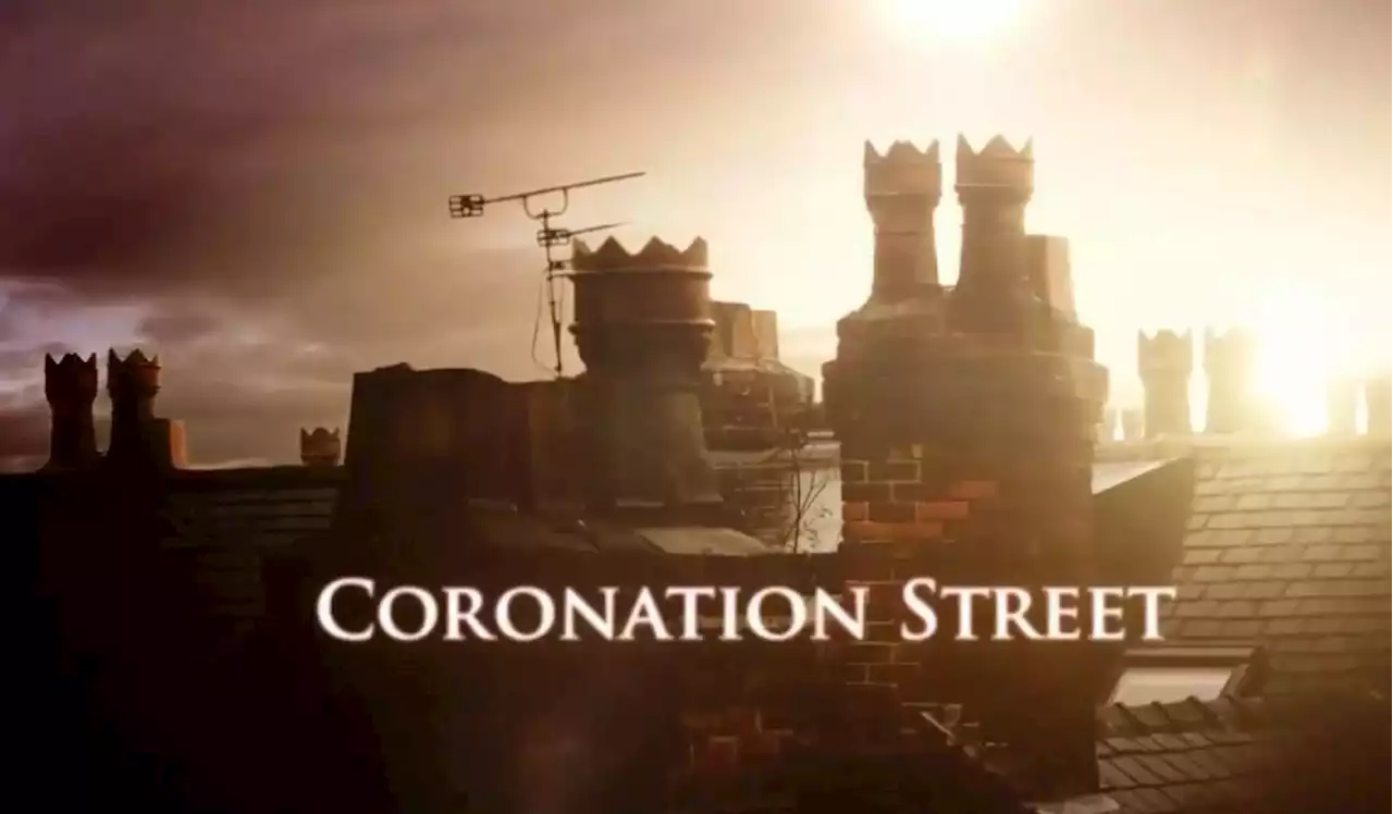 Coronation Street fans shocked as star of rival soap appears in Weatherfield