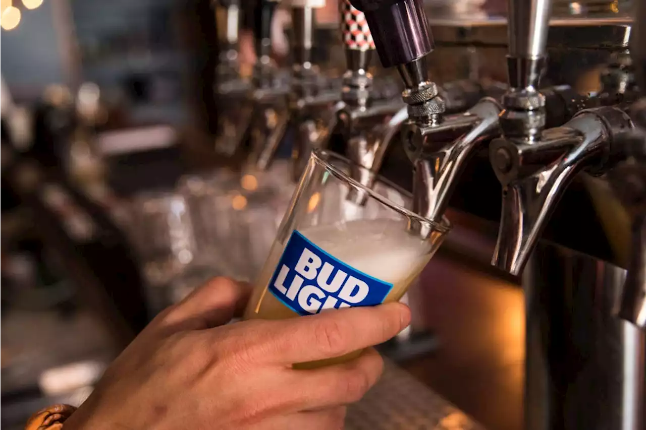 Bar that booted patrons over Bud Light controversy begs for business