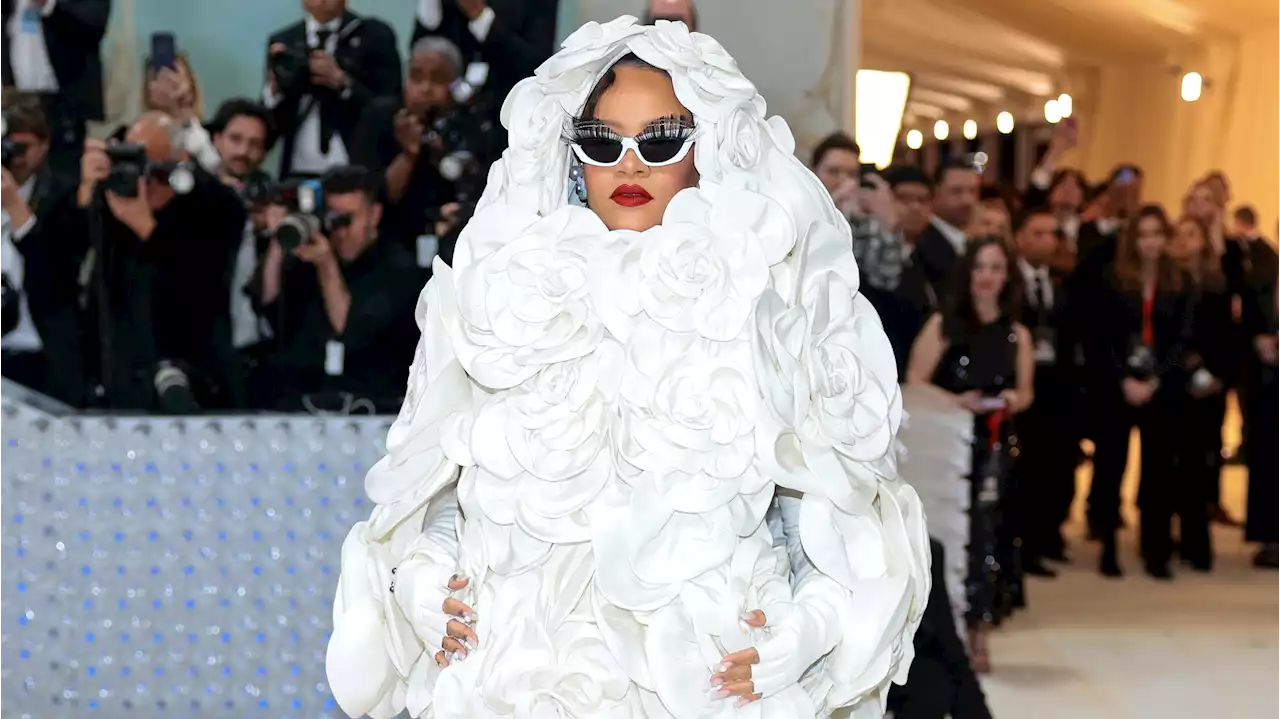 Met Gala 2023: Rihanna clôt le tapis rouge (avec retard) en Valentino