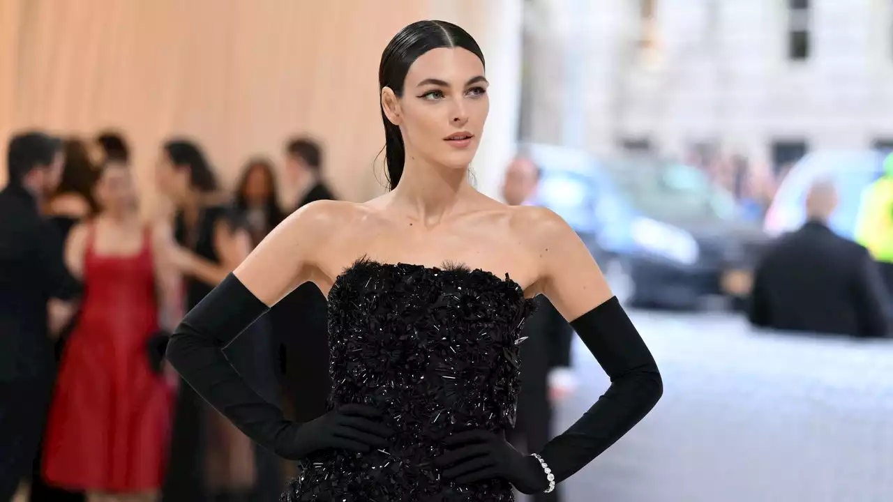 I guanti neri del look di Vittoria Ceretti al Met Gala 2023 sono legati ai suoi ricordi più belli con Karl Lagerfeld