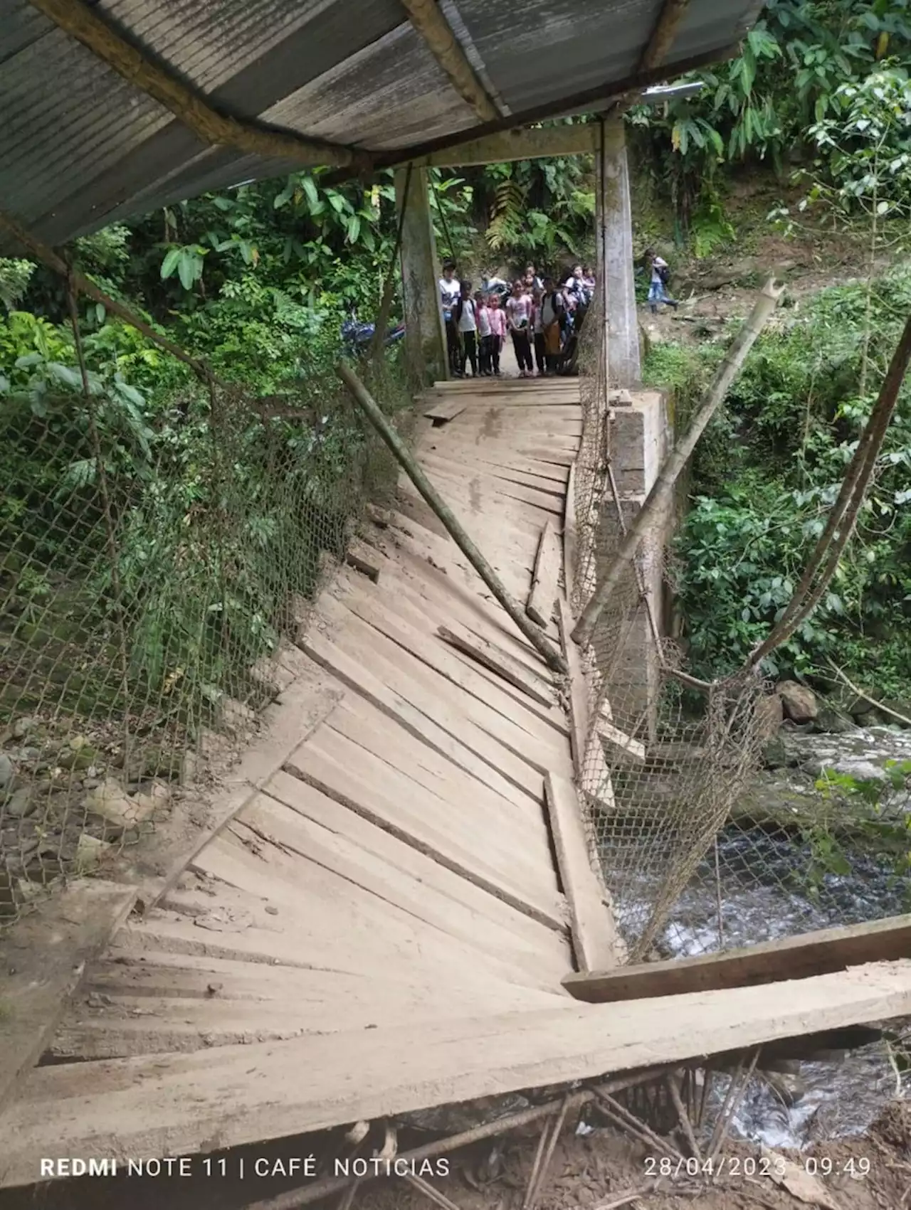 Más de 2.000 personas están incomunicadas en Ciénaga por caída de dos puentes