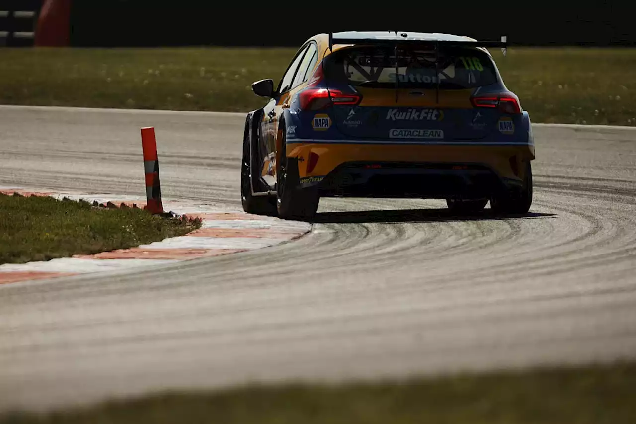 BTCC Snetterton: Sutton sets new qualifying lap record for stunning pole