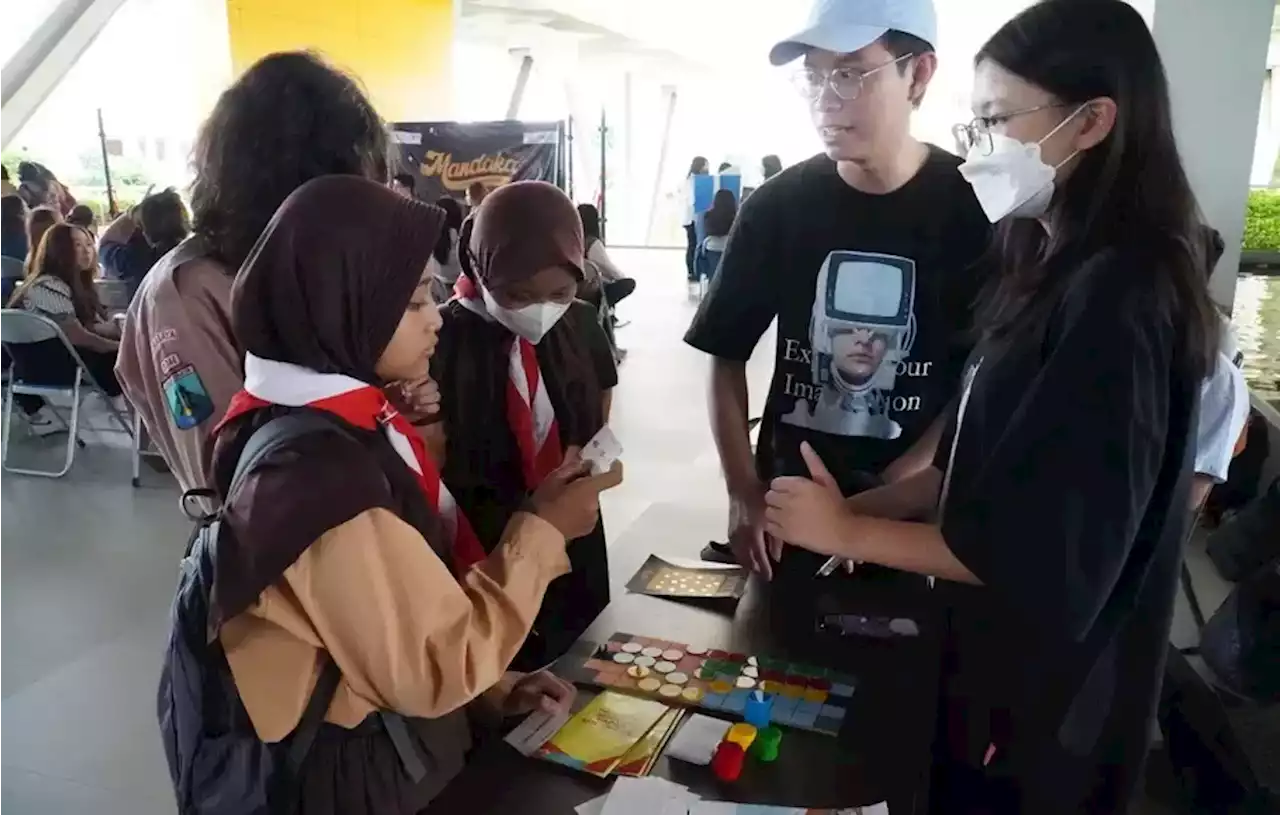 Mahasiswa Universitas Kristen Petra Surabaya Lestarikan Permainan Tradisional Lewat Festival Mandaka