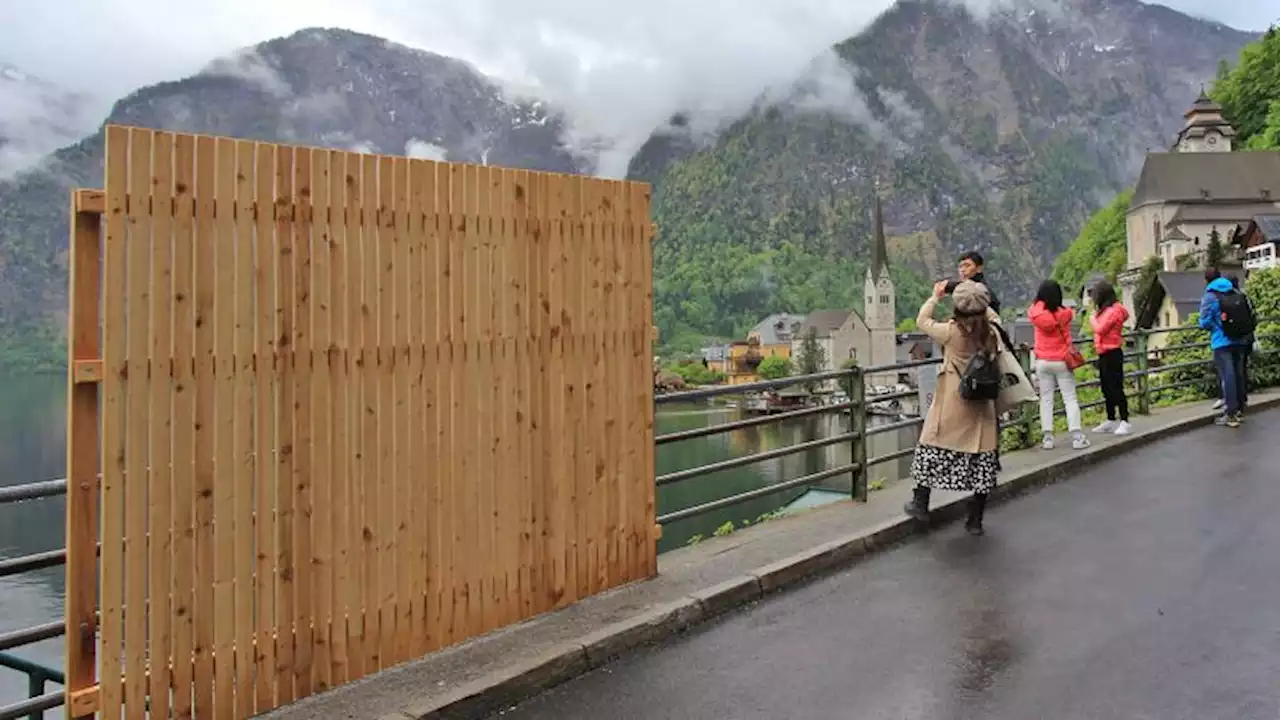 Tourist hot spot erects fence to deter selfie-takers | CNN