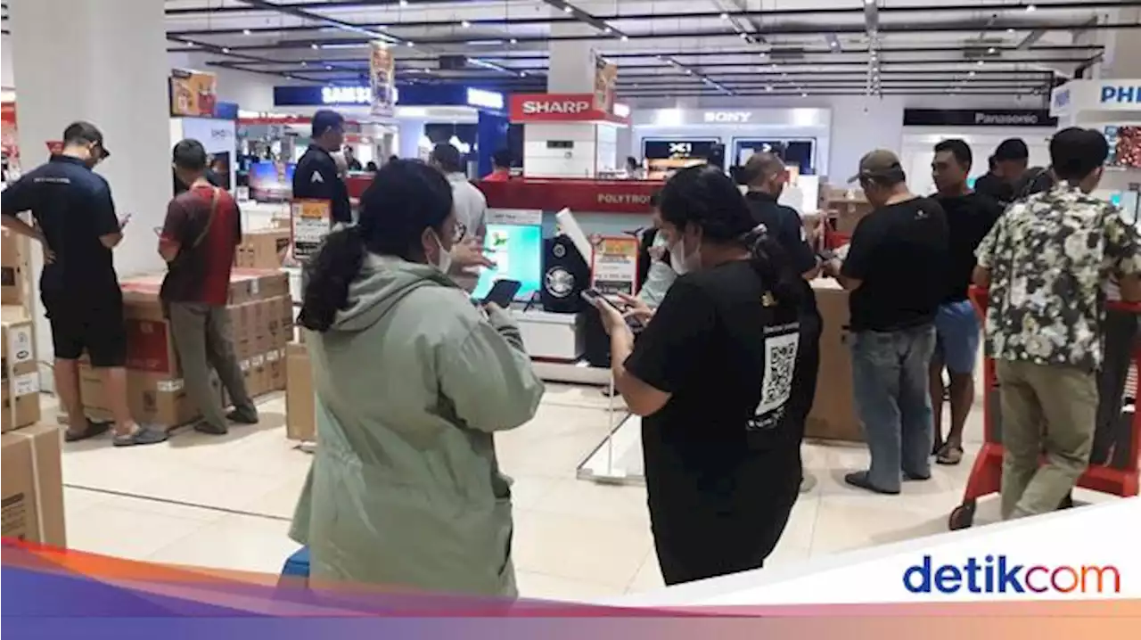 Transmart Full Day Sale Masih Padat Pengunjung, Ada Diskon Smart TV Sampai Rp 4 Juta!