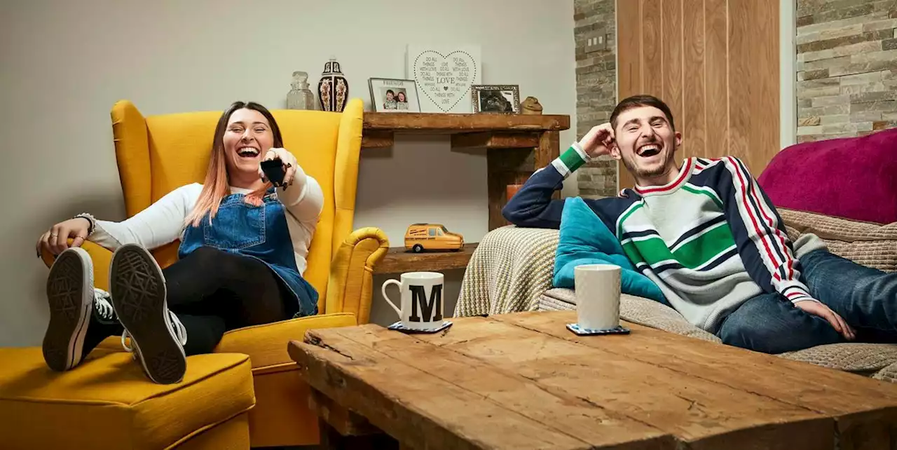 Gogglebox's Pete and Sophie demonstrate how they'd do on spy shows